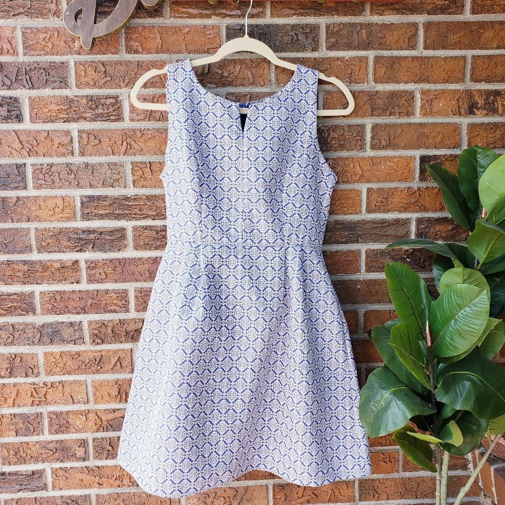Great Quality! Patterned Blue & White Dress